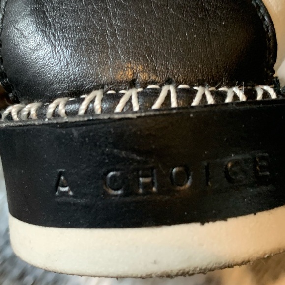 Tan and Black Flats for Effortless Style - Picture 8 of 11